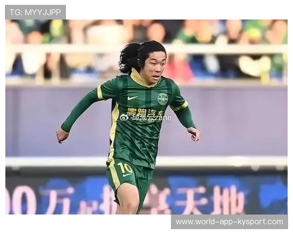 李提香身披辽宁铁人球衣正式报到,助力沈阳足球中场升级 李提香身披辽宁铁人球衣正式报到,助力沈阳足球中场升级