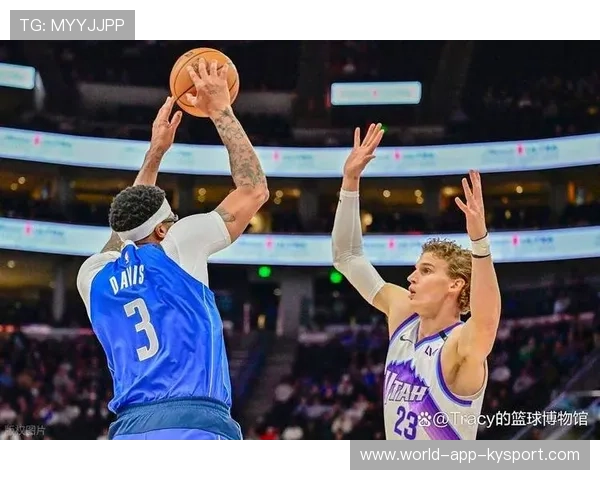 达拉斯独行侠对阵金州勇士：库珀·弗拉格篮下强起，内线被打穿